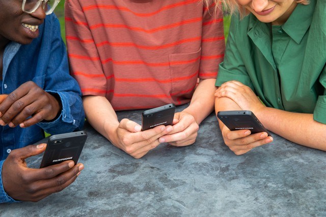 Fairphone 3 launch campaign _ Device on table.jpg